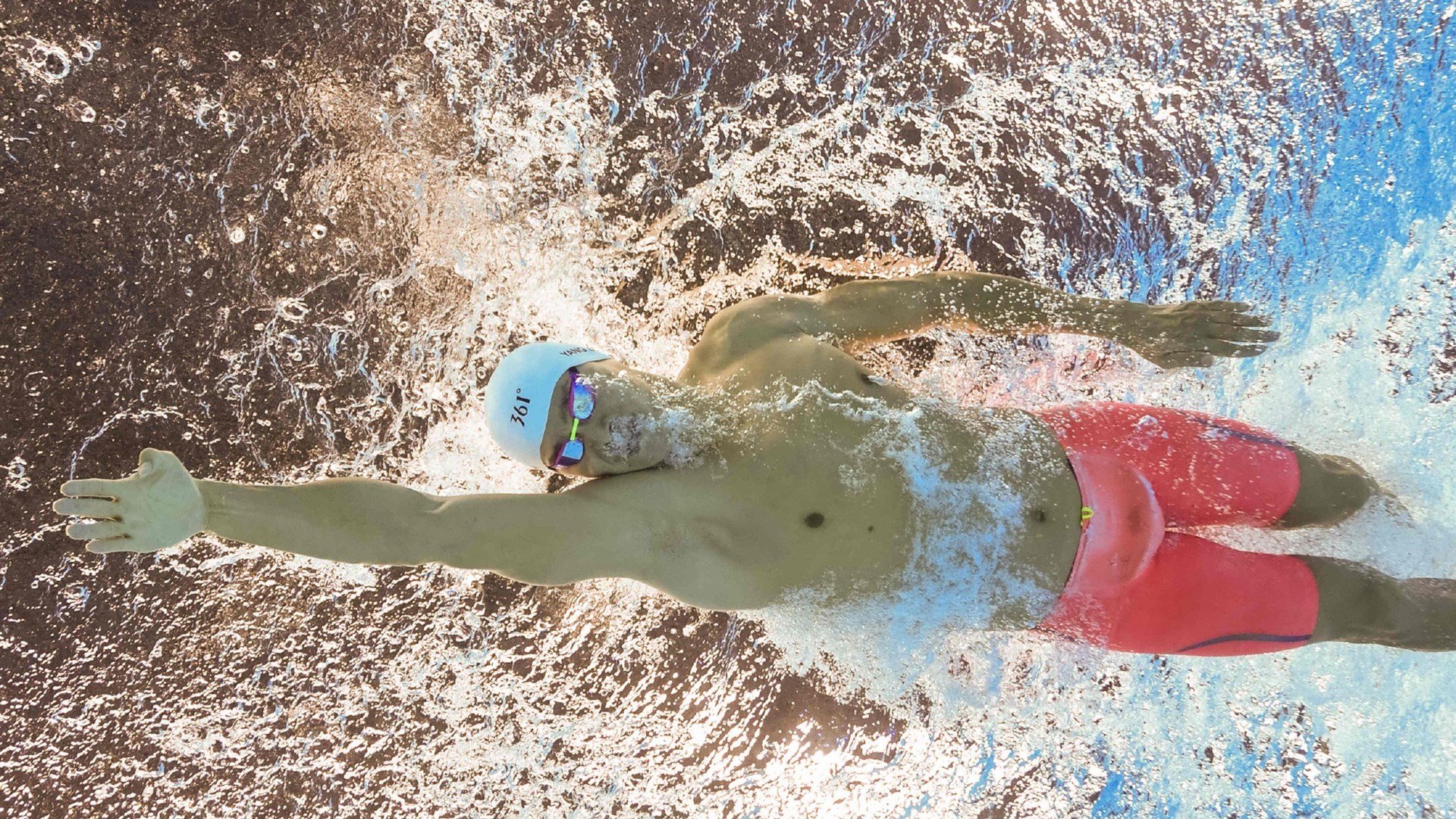 开云官方-球场“绝美配合”：默契十足的团队协作秀，球场搭配